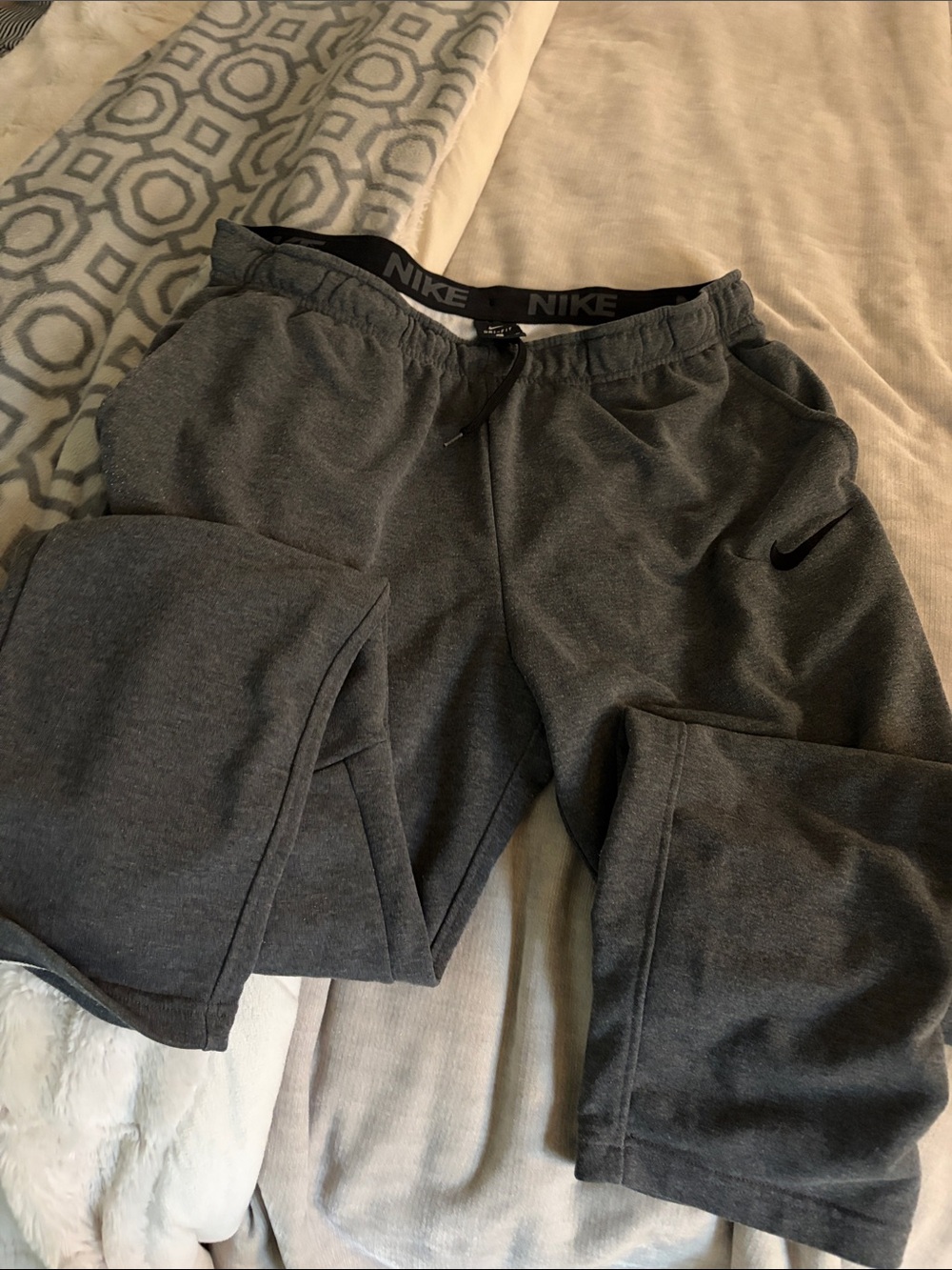 Nike men’s Dark Gray Athletic Fleece Joggers with Black Swoosh sz XL